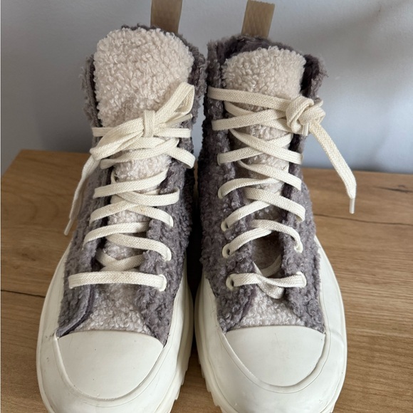 Converse Womens Lace Up Cap Toe Platform Faux‎ Fur Sneakers Gray White Size 7 C - Picture 3 of 13